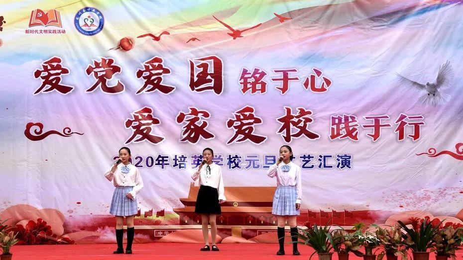 奥特曼宇宙英雄0元充值版游戏画面